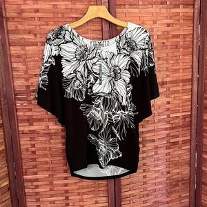 NWT JM Collection Black & White Floral Poncho Type Top Size Medium